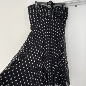 black and white dress that ties around the neck